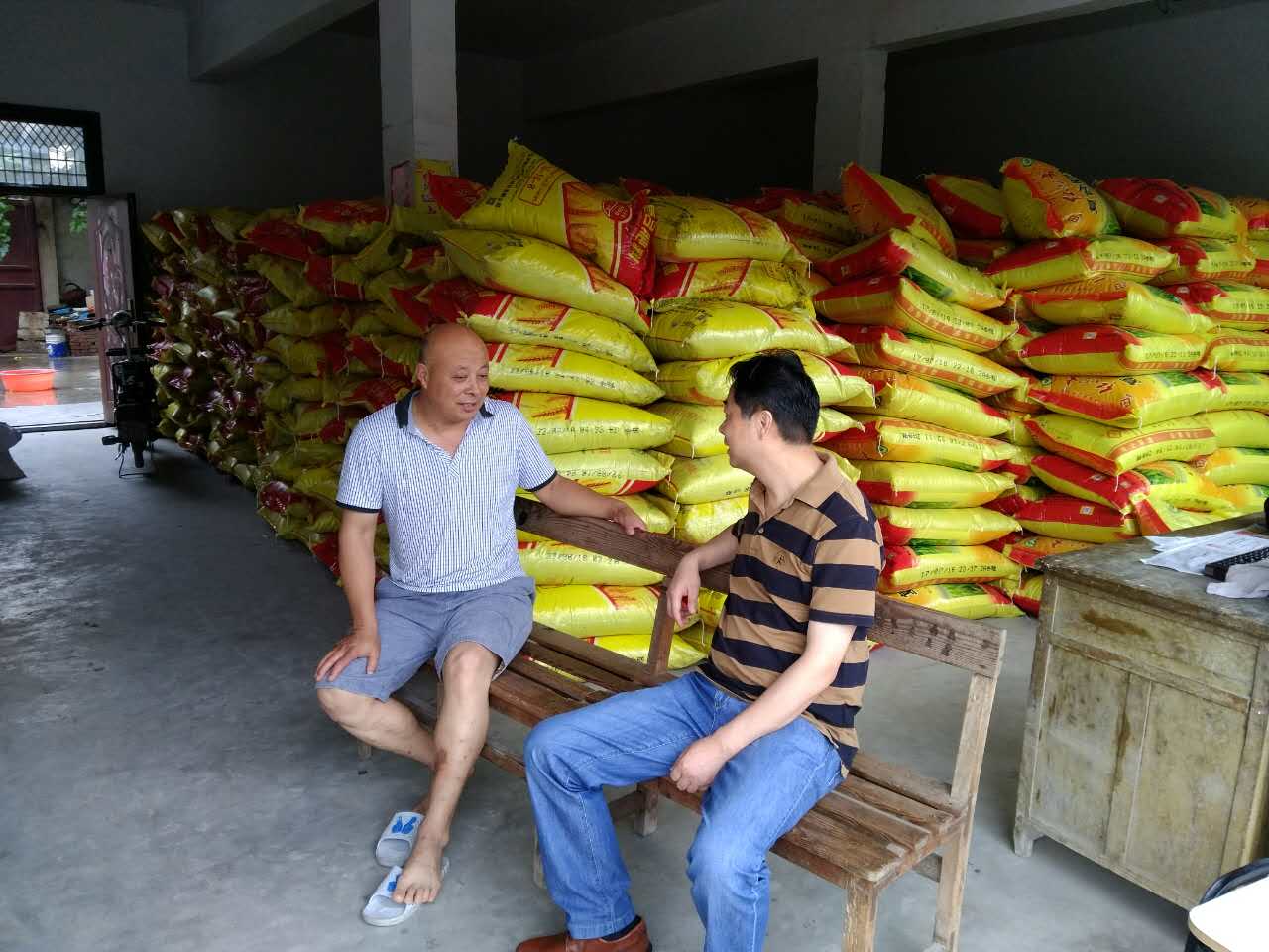 陈总走访宿州复合肥直供商，了解当地复合肥市场。